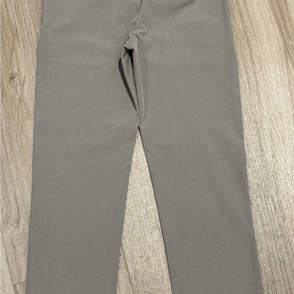 Vineyard vines performance khaki pants size 8